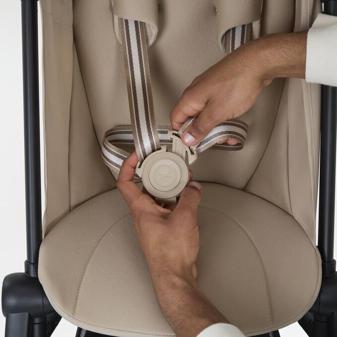 An image of the CYBEX Gold Agis Stroller, highlighting the 5-point Harness feature.