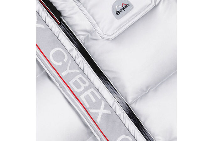 An image of the CYBEX Platinum Platinum Winter Footmuff Accessories for Strollers, highlighting the Zipper Cover feature.