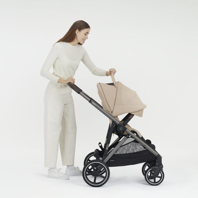 Image du CYBEX Gold Gazelle S Sibling Stroller, mettant en avant la fonctionnalité Canopy pare-soleil XXL UPF50+.