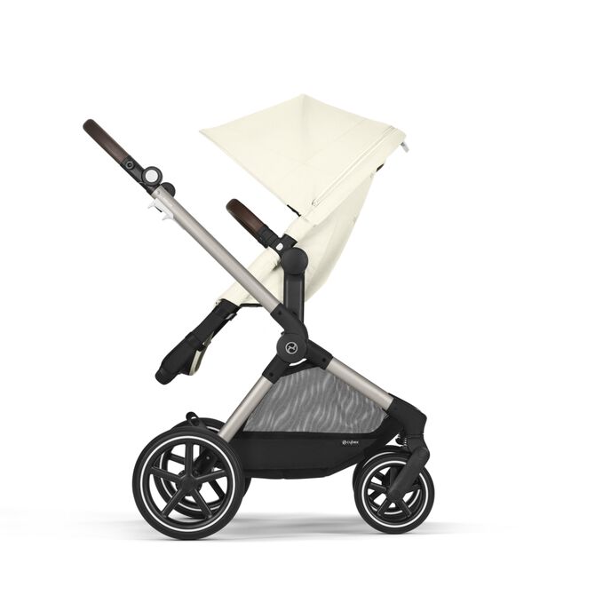 An image of the CYBEX Gold Eos Lux Stroller, highlighting the Reversible Seat feature.