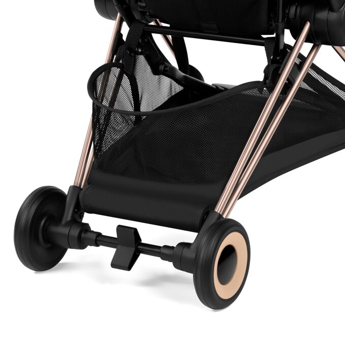 Afbeelding van de CYBEX Platinum Coya Buggy, met de nadruk op de functie Large Color-matching Shopping Basket.