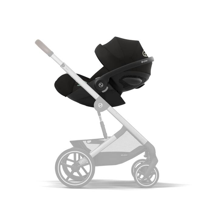 Image shows the combination of several products, sold separately. image number 7 CYBEX Cloud G i-Size - Moon Black Plus in Moon Black (Plus) large-cybex-gb image number 7