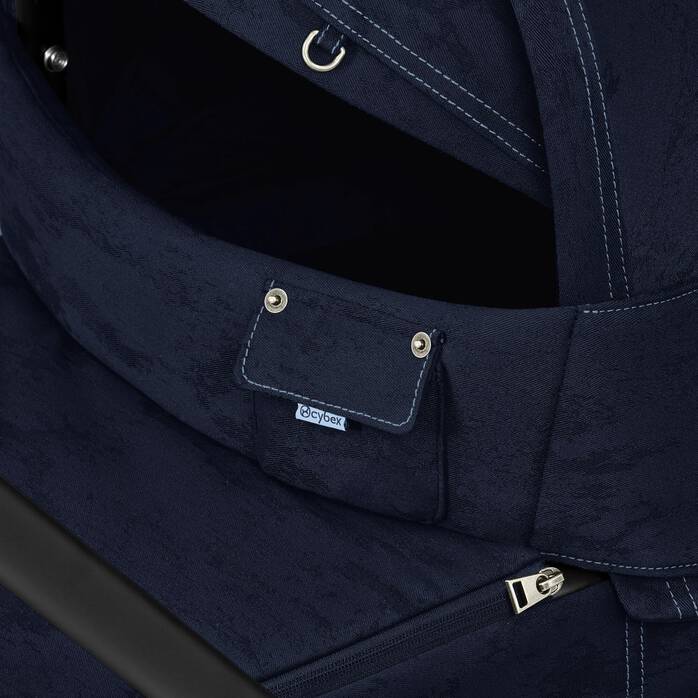 CYBEX Mios Lux Carry Cot - Rebellious Luxury Denim Blue in Rebellious Luxury Denim Blue image number 7 CYBEX Mios Lux Carry Cot - Rebellious Luxury Denim Blue in Rebellious Luxury Denim Blue large-cybex-row image number 7