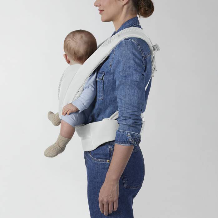 CYBEX Coya Carrier - White in White image number 3 CYBEX Coya Carrier - White in White large-cybex-us image number 3