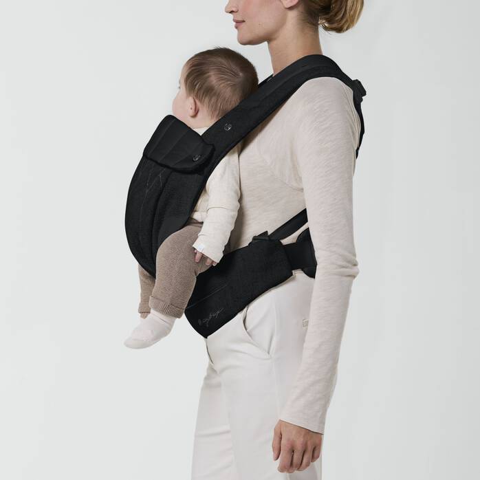 CYBEX Coya Baby Carrier Boucle - Stone Black (Bouclé) in Stone Black (Bouclé) image number 3 CYBEX Coya Baby Carrier Boucle - Stone Black (Bouclé) in Stone Black (Bouclé) large-cybex-neu image number 3