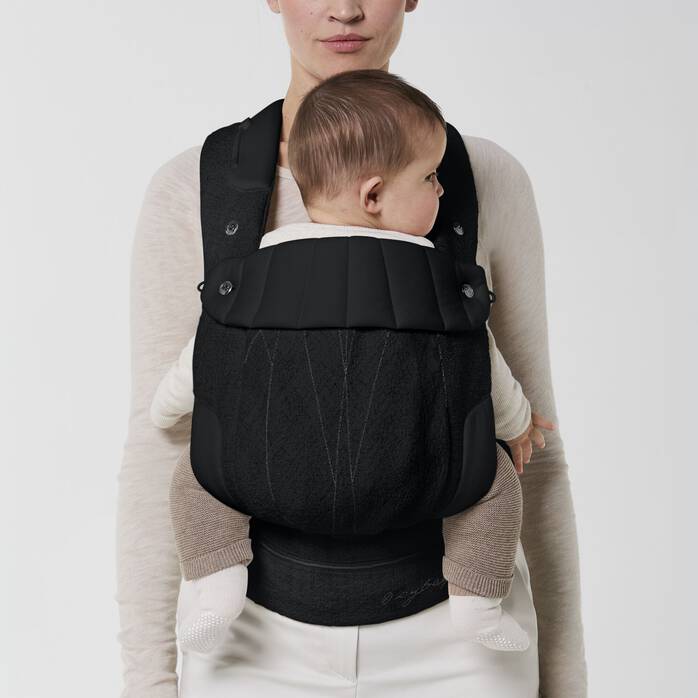 CYBEX Coya Baby Carrier Boucle - Stone Black (Bouclé) in Stone Black (Bouclé) image number 2 CYBEX Coya Baby Carrier Boucle - Stone Black (Bouclé) in Stone Black (Bouclé) large-cybex-neu image number 2