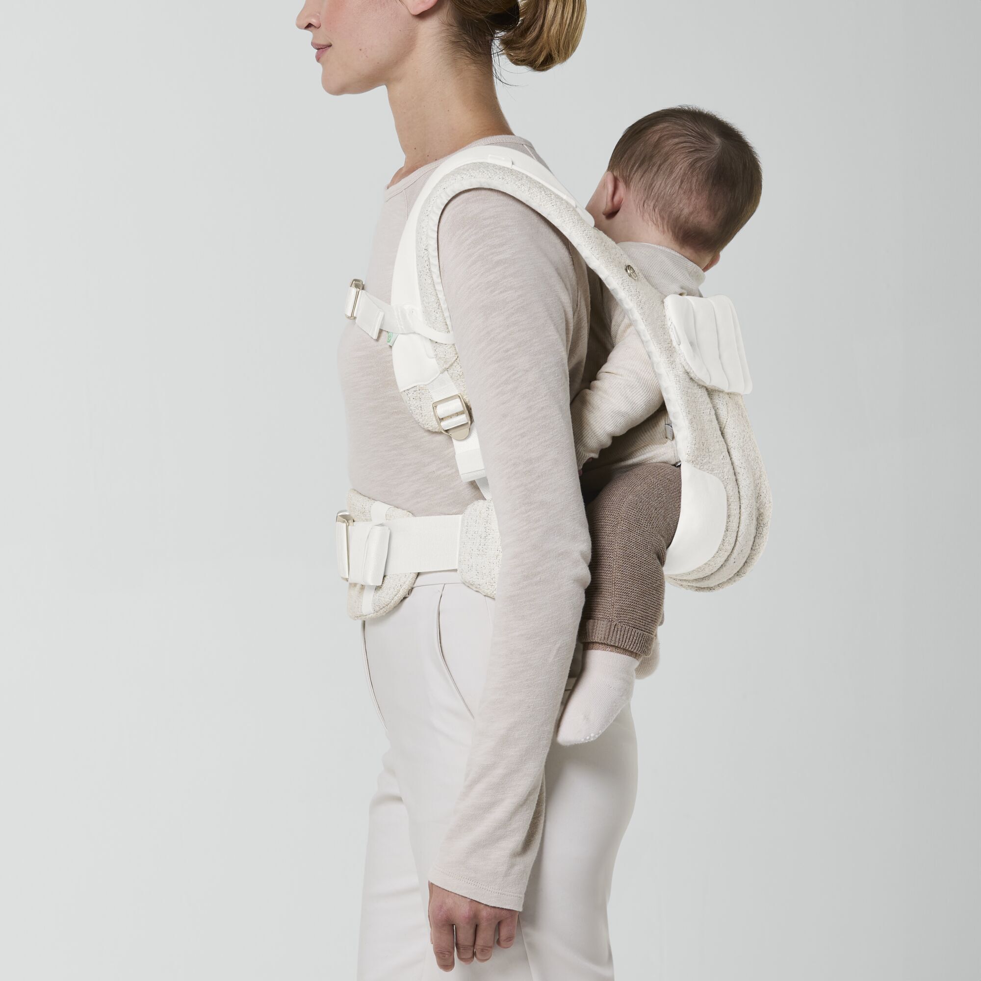 CYBEX Coya Baby Carrier Boucle - Cream White (Boucl&eacute;) in Cream White (Boucl&eacute;) large-cybex-row image number 4 Small