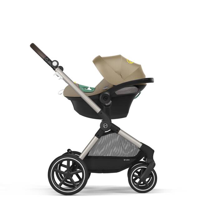 Bilden visar en kombination av flera produkter som säljs separat. bildnummer 3 CYBEX Eos Lux – Seashell Beige (Taupe ram) in Seashell Beige (Taupe Frame) large-cybex-neu bildnummer 3