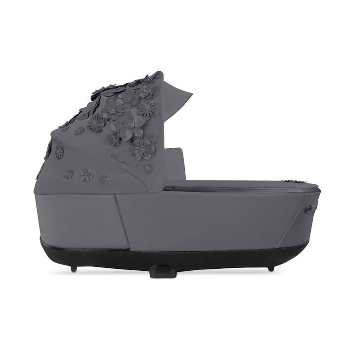 CYBEX Priam Lux Carry Cot - Dream Grey in Dream Grey image number 3 CYBEX Priam Lux Carry Cot - Dream Grey in Dream Grey large-cybex-us image number 3