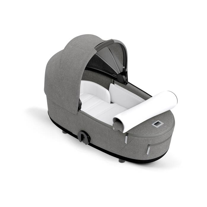 CYBEX Mios Lux Carry Cot - Manhattan Grey Plus in Manhattan Grey Plus image number 2 CYBEX Mios Lux Carry Cot - Manhattan Grey Plus in Manhattan Grey Plus large-cybex-gb image number 2