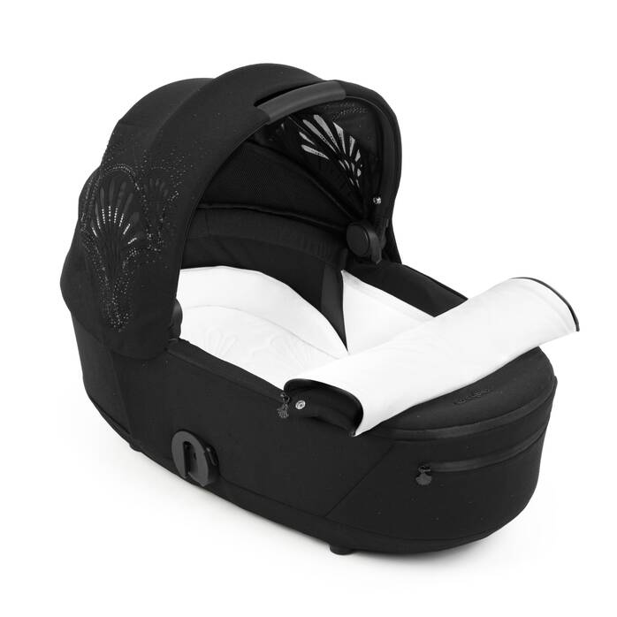 CYBEX Mios Lux Carry Cot - La Parisienne in La Parisienne image number 2 CYBEX Mios Lux Carry Cot - La Parisienne in La Parisienne large-cybex-row image number 2