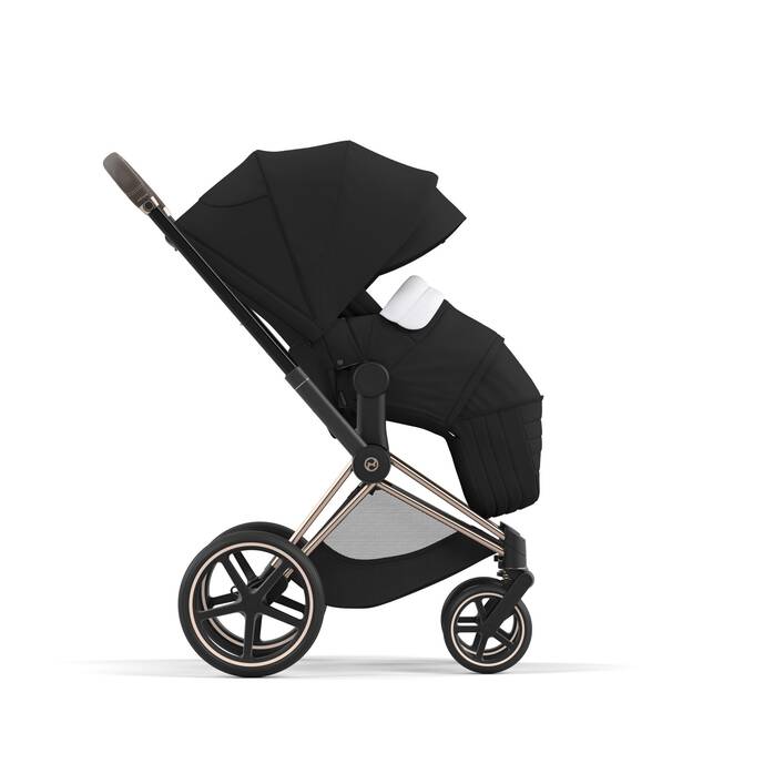 Image shows the combination of several products, sold separately. image number 3 CYBEX Platinum Lite Cot - Deep Black in Deep Black large-cybex-cn image number 3
