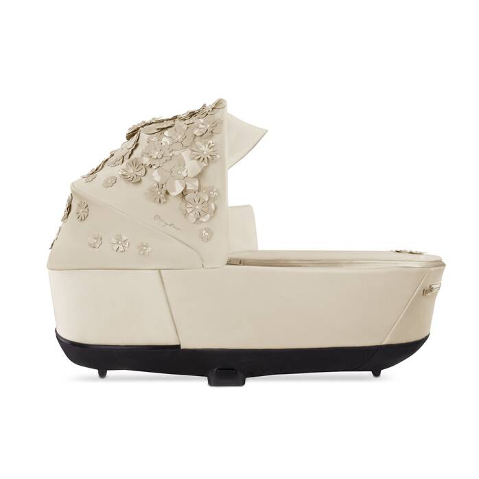 CYBEX Priam Lux Carry Cot - Nude Beige in Nude Beige image number 3 CYBEX Priam Lux Carry Cot - Nude Beige in Nude Beige large-cybex-ca image number 3